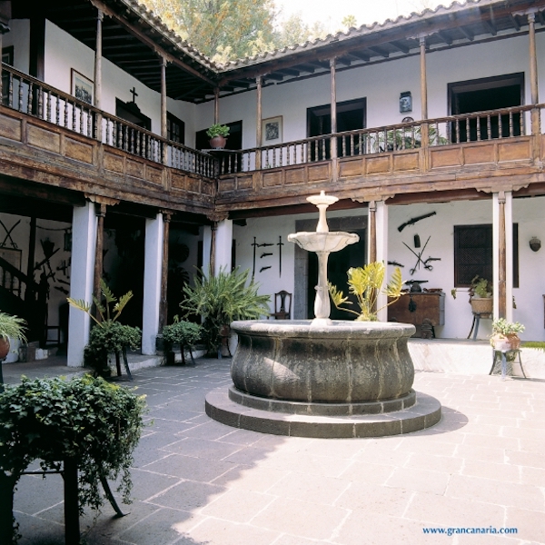 Gran Canarian patio at Cortijo San Ignacio Golf Hotel