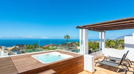 Suite with Hot Tub