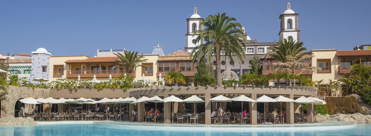 Poolside at the Lopesan Villa del Conde 